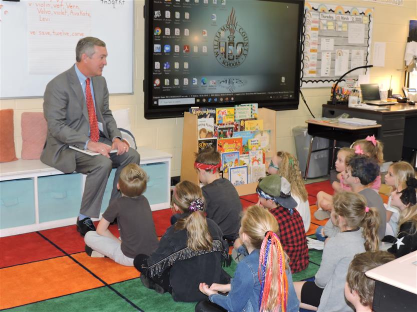 Students celebrate reading during Read Across America Week